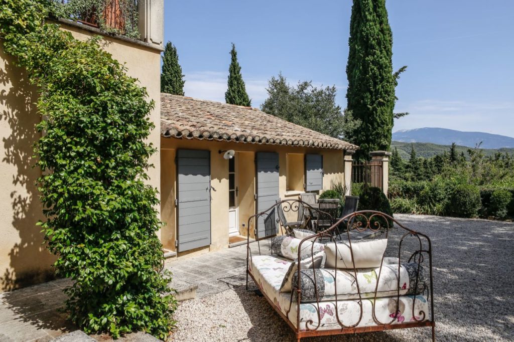 Patio, La Baye des Anges, Ventoux view